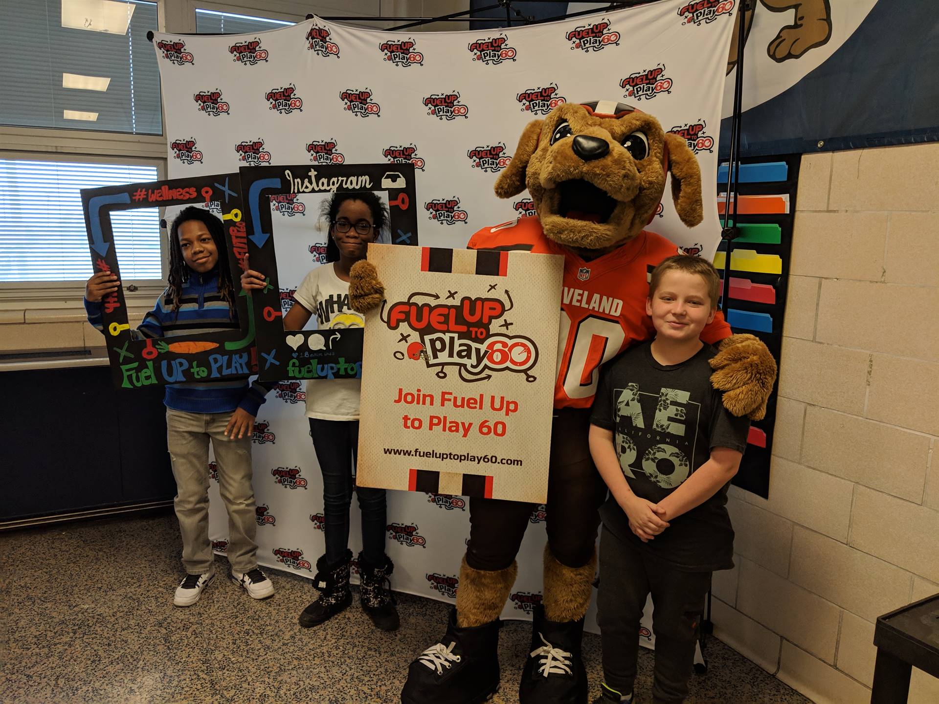 Students posing with Chomps mascot.