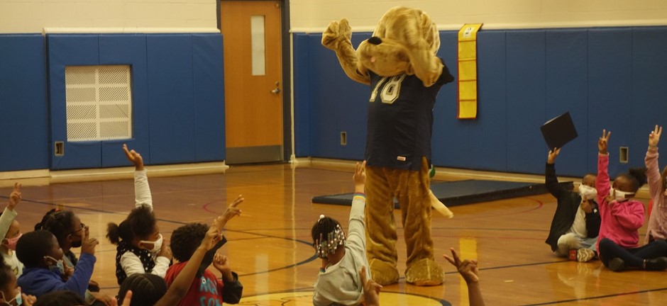 Elmwood&#39;s Mascot, Mr. Dave