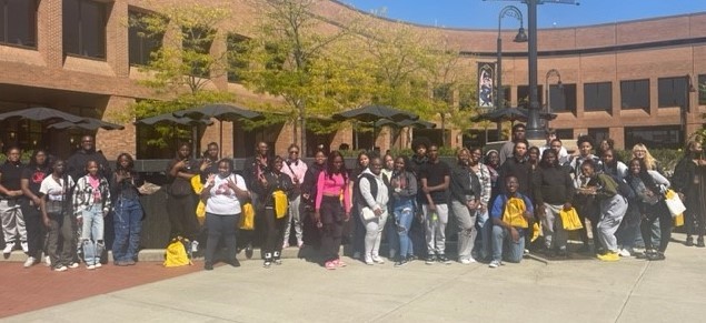 Senior Seminar students toured Kent State University 